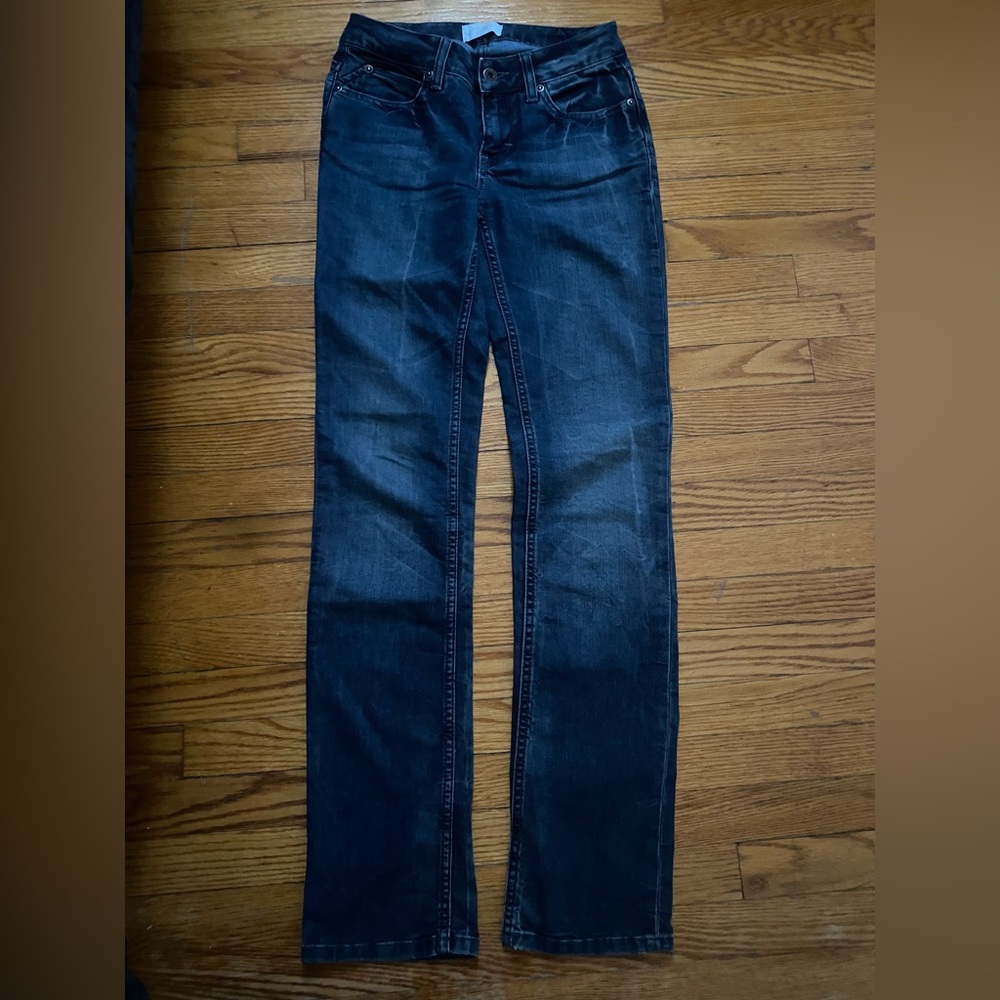 Pre-owed - Picture 2 of 5